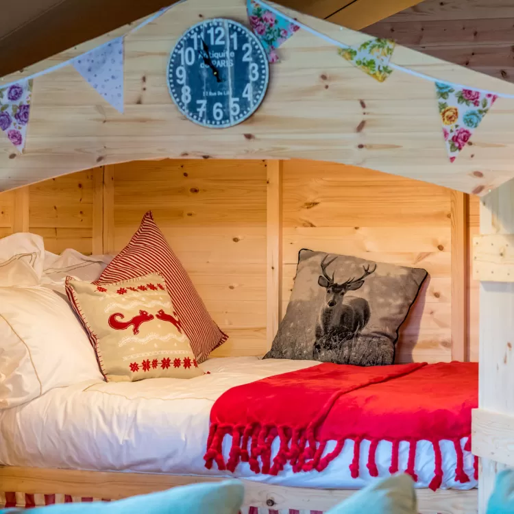 Shillingridge Child Friendly Family Glamping Cabin Bed